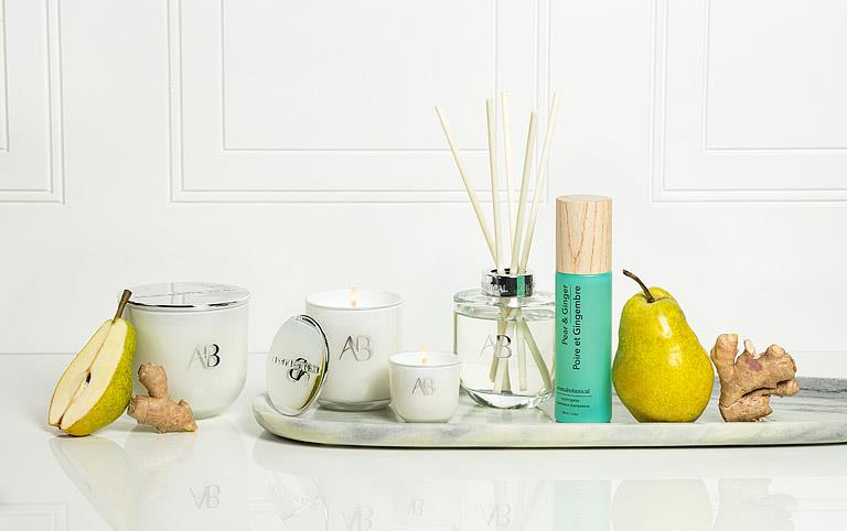 Mini Pear Ginger Scented Candle with Spice & Amber Notes by Aromabotanical