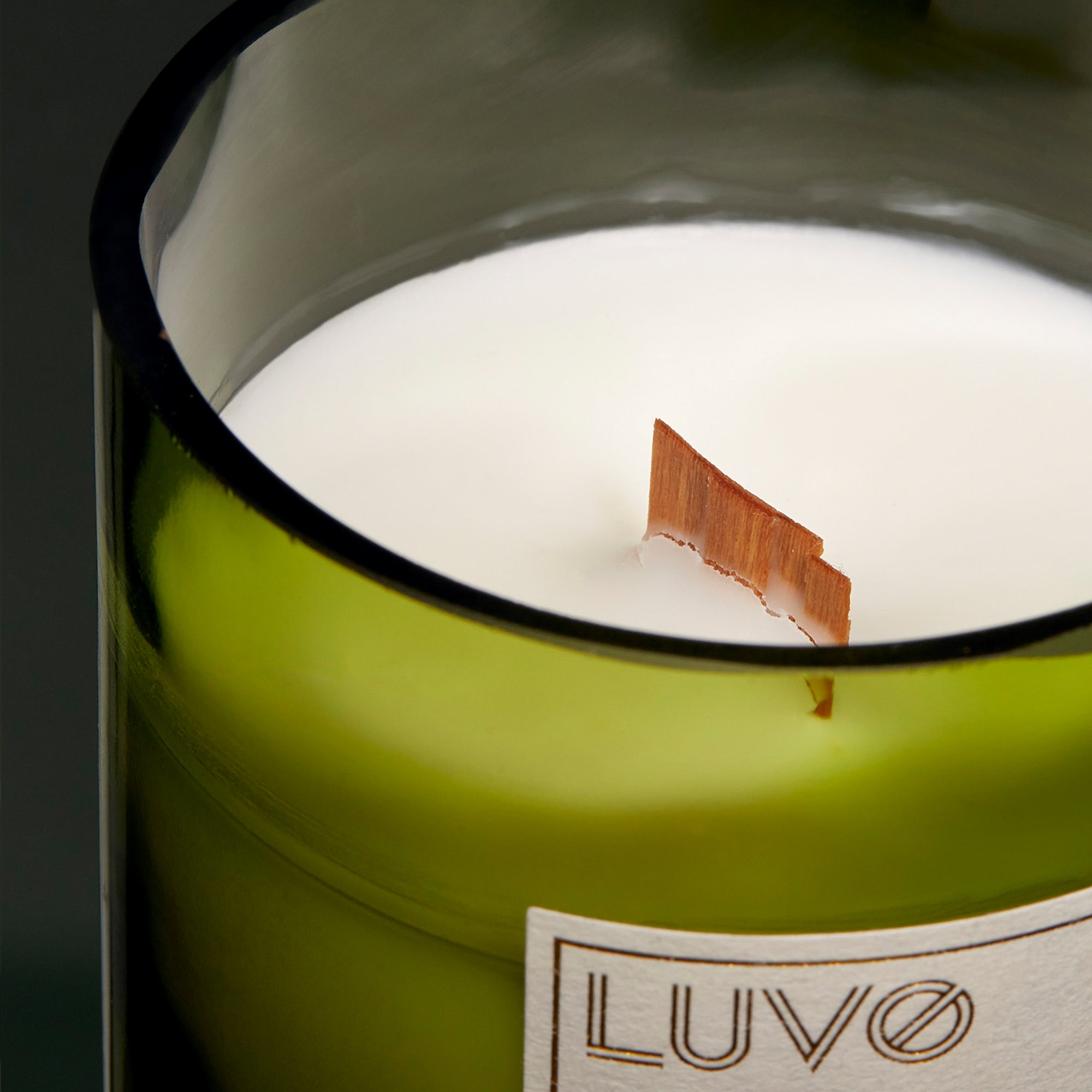 Pear & Magnolia Scented wooden wick candle